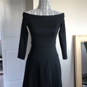 Chic Australian Made CUE Dress. Size 2/XS. Black.